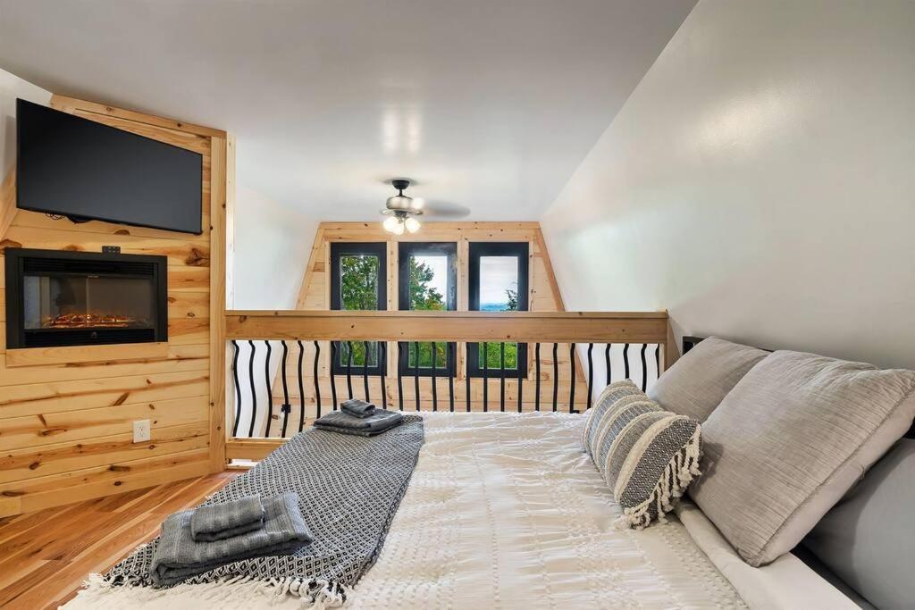 Secluded Mtn View New! 10 Mins To Gatlinburg Or Park Villa Exterior photo