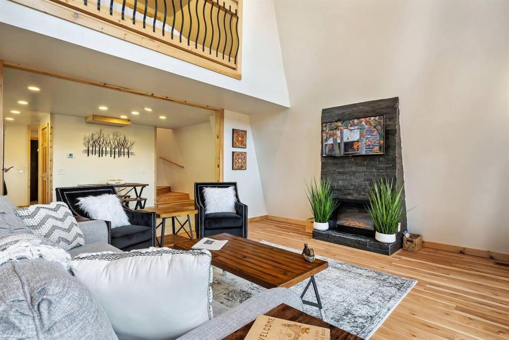 Secluded Mtn View New! 10 Mins To Gatlinburg Or Park Villa Exterior photo
