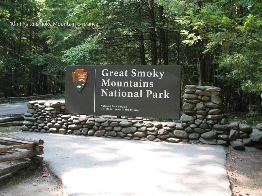 Secluded Mtn View New! 10 Mins To Gatlinburg Or Park Villa Exterior photo